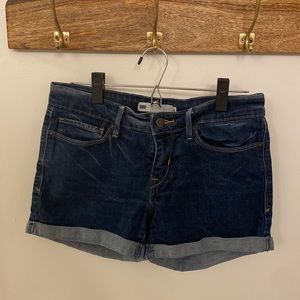 Classic Cuffed Levi’s Denim Shorts - Size 28